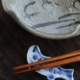 九谷焼：染付平魚箸置・須田菁華