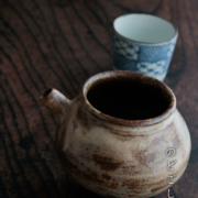 刷毛目口付注器・土楽