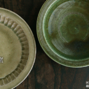 灰釉縞皿・岸野寛