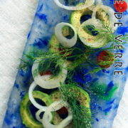 パート・ド・ヴェール三足長板皿・大泉恵