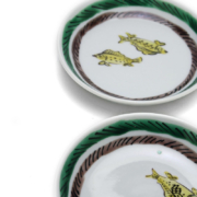 色絵コマニ双魚文皿・須田菁華