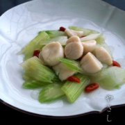 白磁：白磁口紅三ツ輪花変形皿・水野克俊