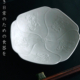 白磁：白磁陽刻菊花文輪花皿・阿部春弥