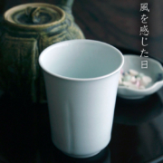 白磁（天草陶石）：白瓷縦筋湯呑・海老ヶ瀬保