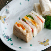 九谷焼：蝶文8寸楕円皿・九谷美陶園