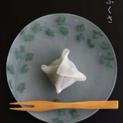 ガラス：墨色絵付皿・青い実・15.5cm・d.tam