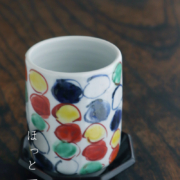 染付色絵水玉文湯呑・須田菁華