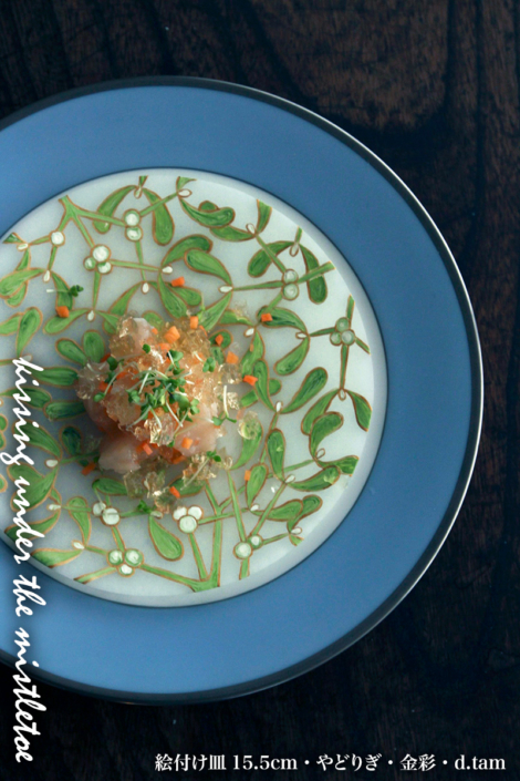 ガラス:絵付け薄皿・15.5cm・やどりぎ・金彩・d.tam ガラス:絵付け薄皿・15.5cm・やどりぎ・金彩・d.tam