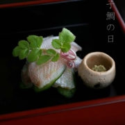 漆器・輪島塗：朱内黒三段小重・奥田志郎