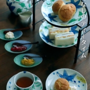 鉄器：アフタヌーンティースタンド2段・戸口絢賀