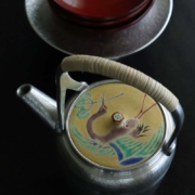 錫銚子・立型・本金地松喰い鶴・茶・ゆり工房・伏原博之