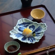 九谷焼：染付牡丹形向付・正木春蔵