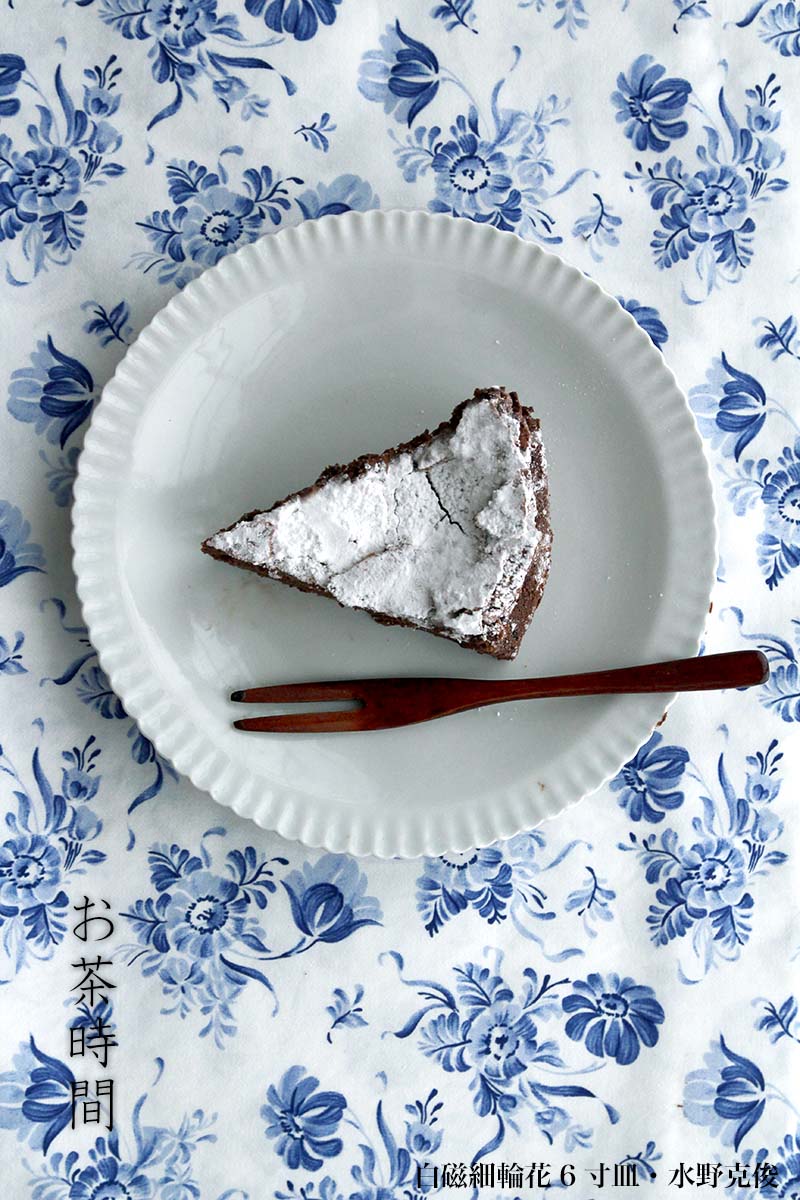 白磁細輪花6寸皿・水野克俊 白磁細輪花6寸皿・水野克俊