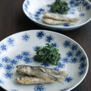 九谷焼：染付桜文皿・小・正木春蔵