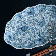 染付：花唐草舟形皿・阪東晃司